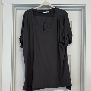 Nwot Womens vneck top w/biker shorts